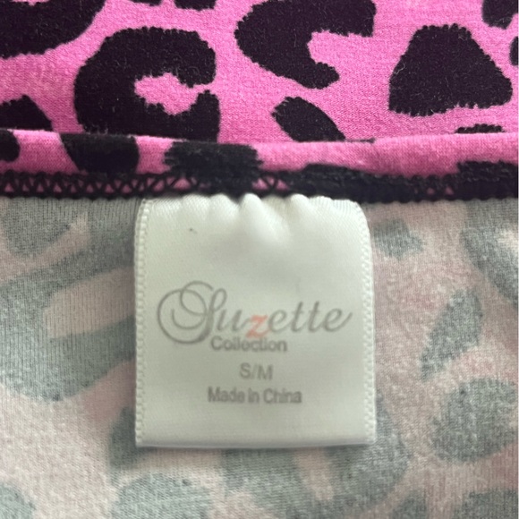 Ultra stretchy y2k hot pink and black leopard print cropped halter top. - Picture 3 of 4